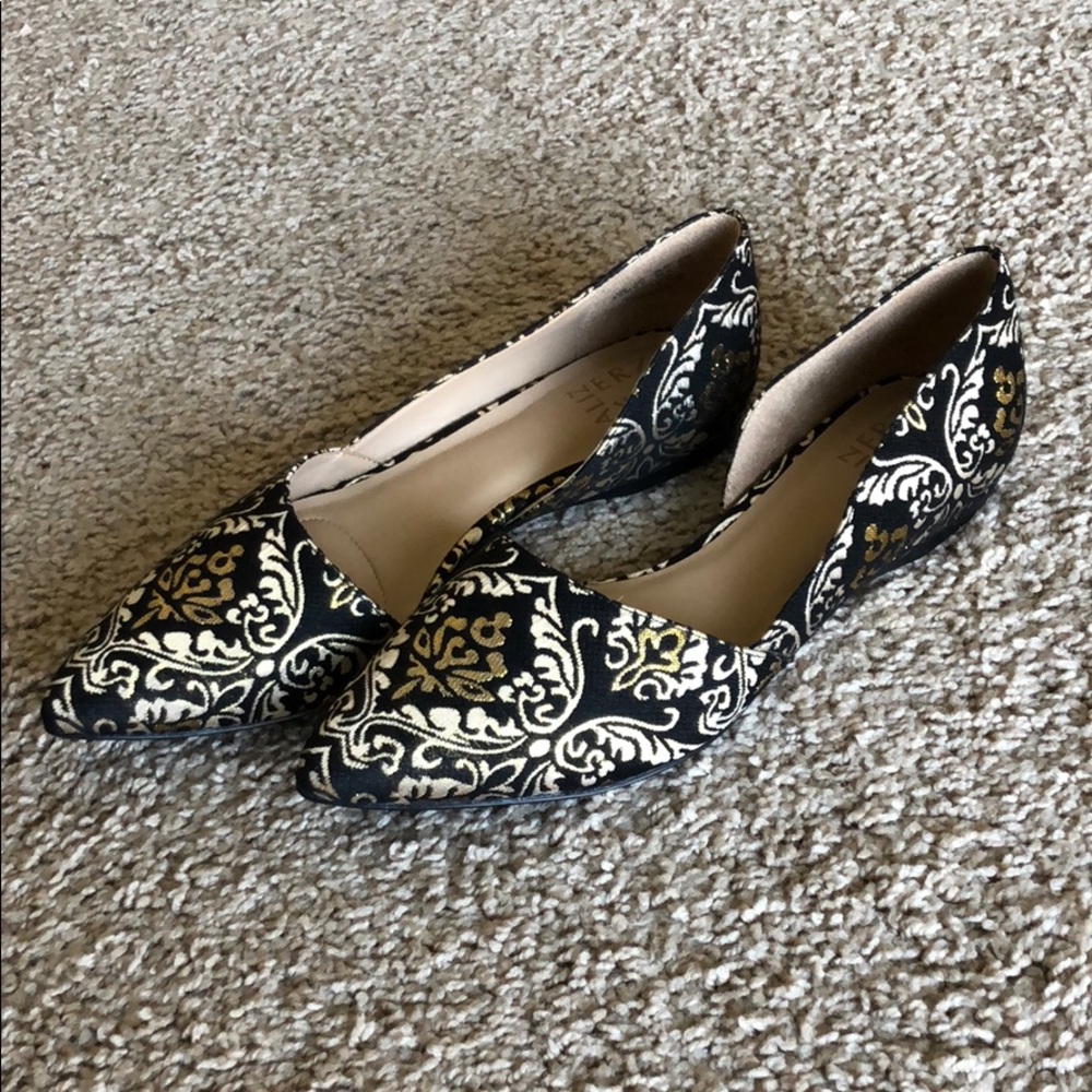 LIKE NEW Naturalizer pointy toe flats size 8.5